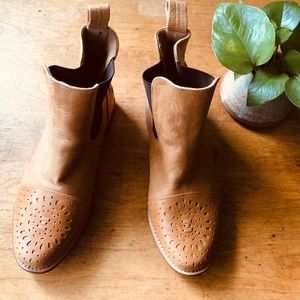 Size 7 tan leather baliELF handmade Chelsea boots